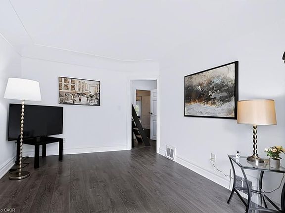 4th image of 703 Brighton Ave