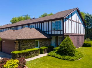 420 N Thornwood Dr #420, McHenry, IL 60050