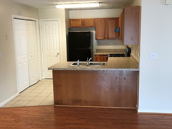 4th image of 507 Lakecourt Dr
