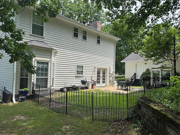 4th image of 15 Tara Mount Dr