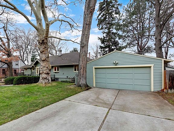 4th image of 3939 N Oak Park Pl