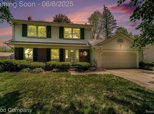 14106 Edgewood St, Livonia, MI 48154