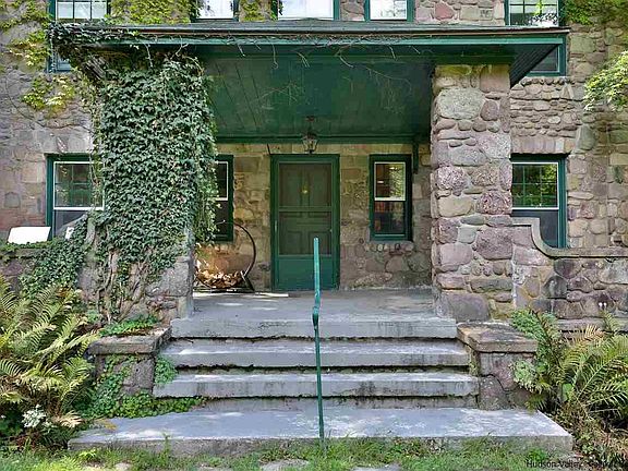 3rd image of 44 Wilmot Way