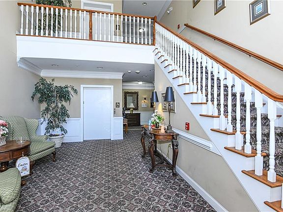 5th image of 522 College Rd