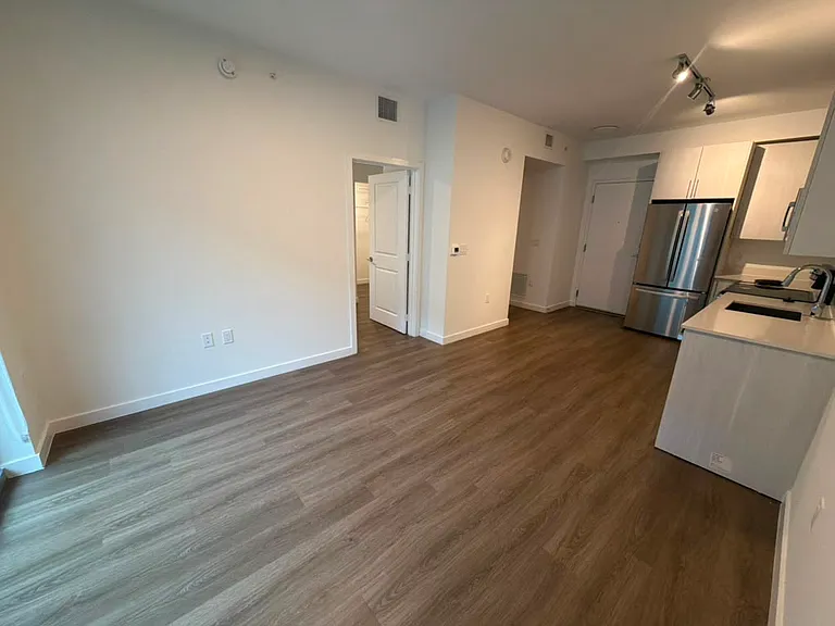 2042 NW 17th Ave #101 — Photo 6