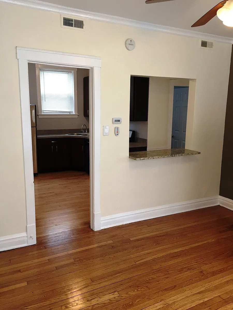 Building Photo - 3538 W Grace St #2E