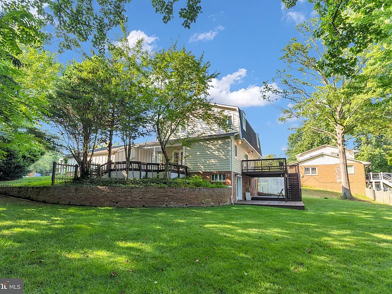 7205 Van Ness Ct — Photo 45