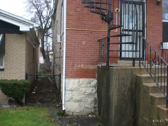 4th image of 7011 S Oakley Ave