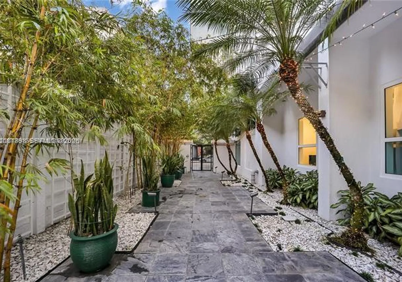 234 NE 3rd St cu-1701, Miami, FL 33132 — Photo 3