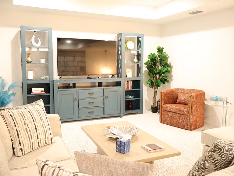 Family/Living Room - 2nd floor