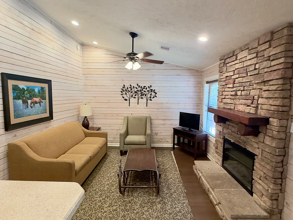8350 Piney Shores Dr