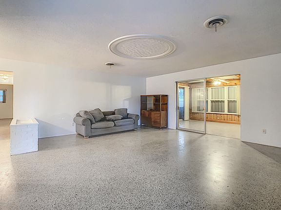 5th image of 2546 Coral Way W