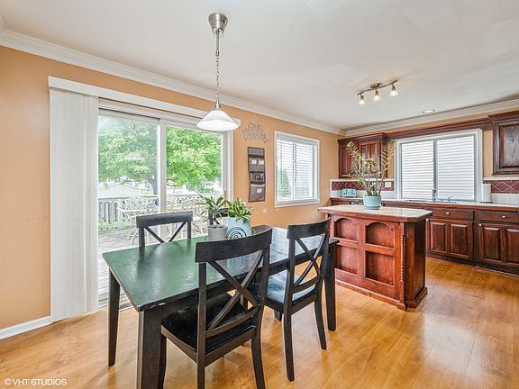4th image of 10 Sussex Ct