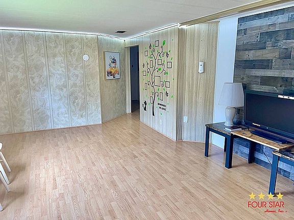 4th image of 70 Pickering Dr