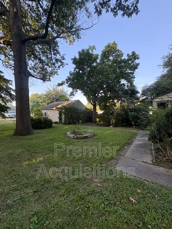 3 bed, 2.0 bath, $1,300 — Photo 2