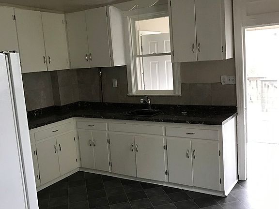 4th image of 419 Freemont St