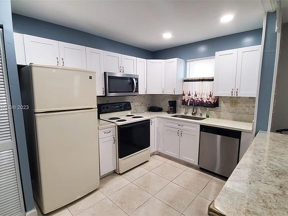 4th image of 4159 NW 90th Ave APT 201