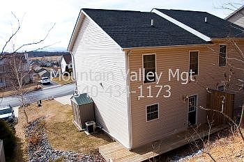 2nd image of 966 Sherwood Ct