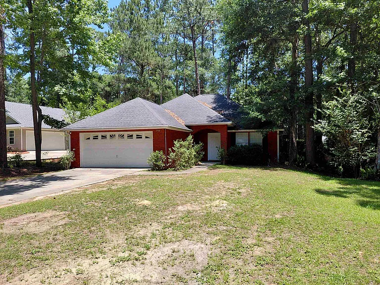3508 Larkspur Ln — Photo 2