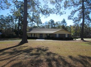 629 Golf Dr, Swainsboro, GA 30401