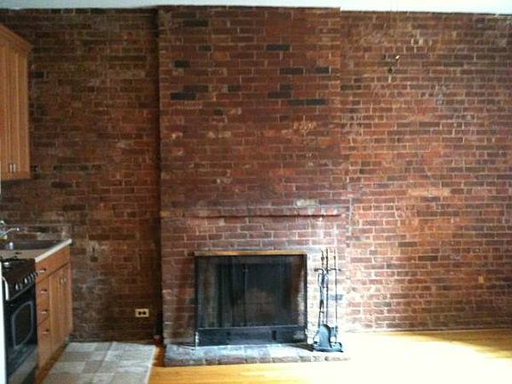 3rd image of 214 W 71st St #3B
