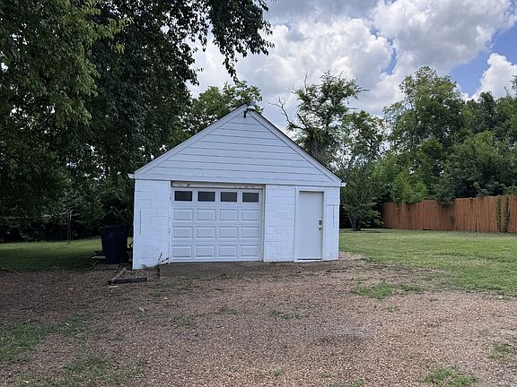 4th image of 2618 Woodyhill Dr