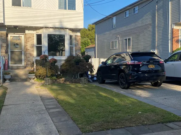 111 Mallow St, Staten Island, NY 10309