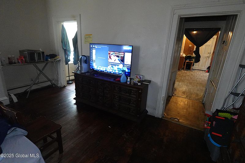 3rd image of 384 Livingston Avenue