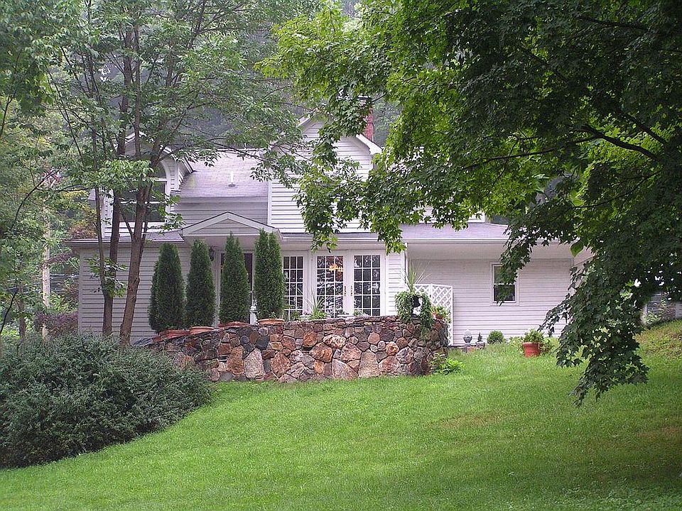 2nd image of 10 Walnut Tree Hill Rd