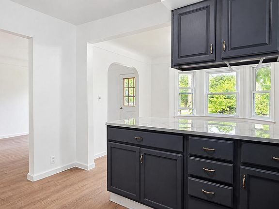 3rd image of 516 Ann Arbor St