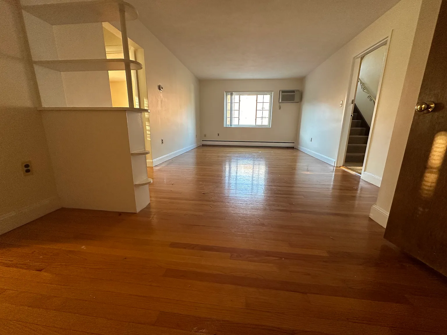 1 bed, 700 sqft, $2,200 — Photo 3