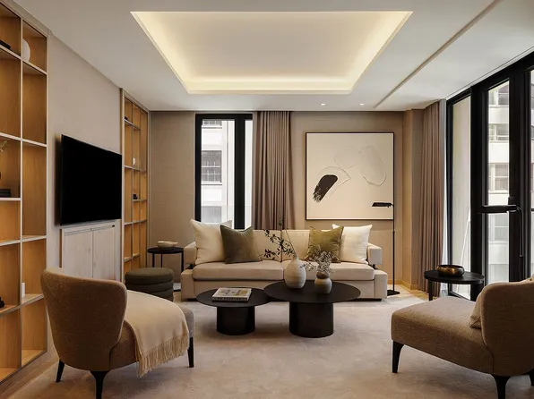 685 5th Ave #19C, New York, NY 10022