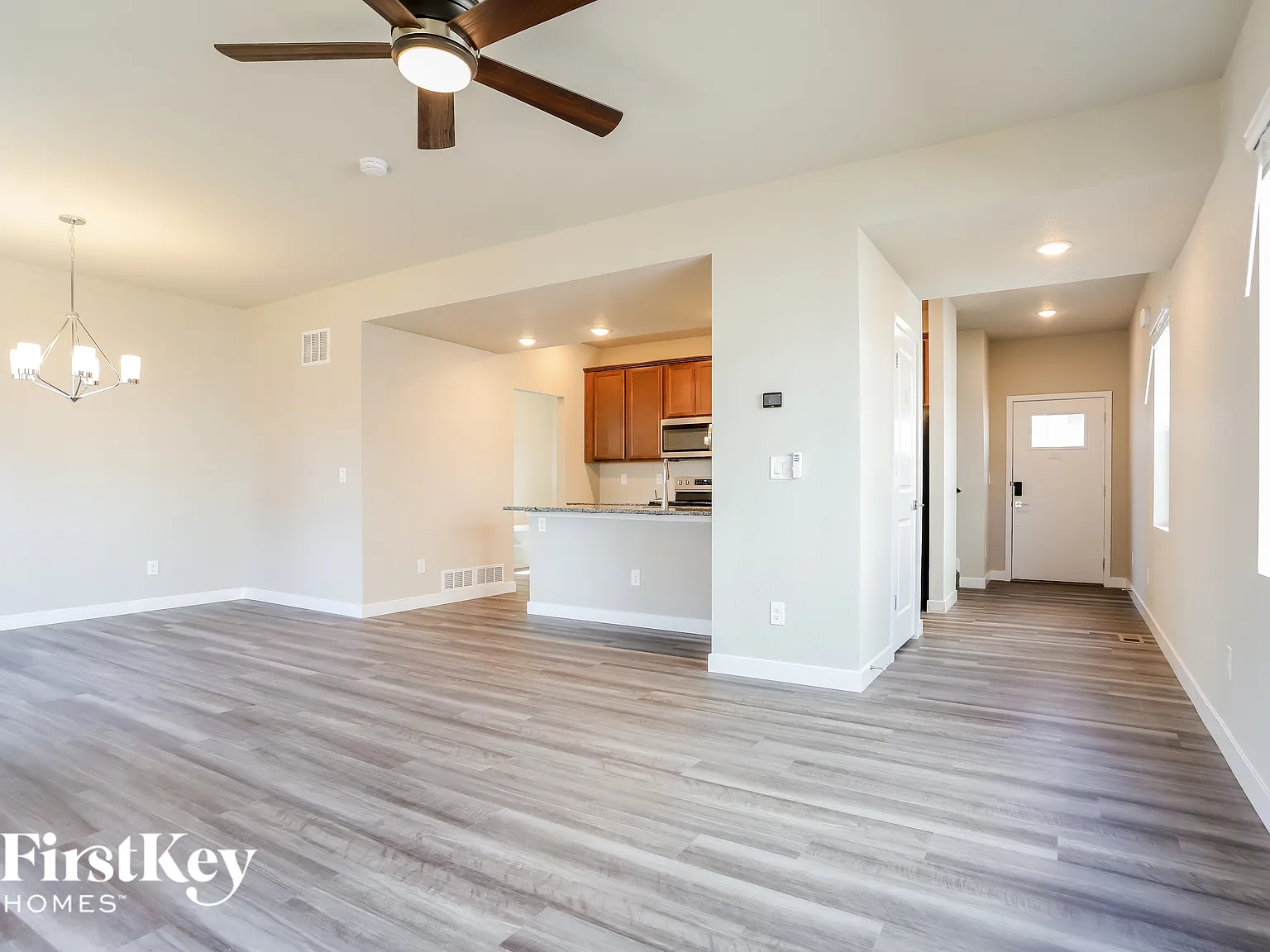 3 bed, 2.5 bath, 1819 sqft, $2,555 — Photo 3