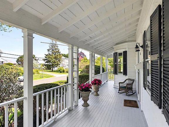 5th image of 18 Cottage St