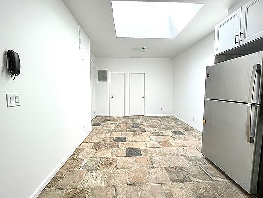 3rd image of 884 Lorimer St Floor 3