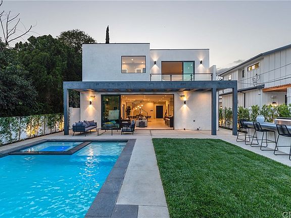 2nd image of 4444 Camellia Ave