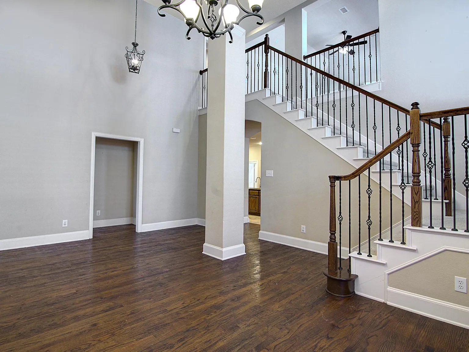 4 bed, 3.5 bath, 3588 sqft, $3,650 — Photo 2