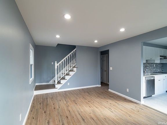 3rd image of 335 Westbury Blvd