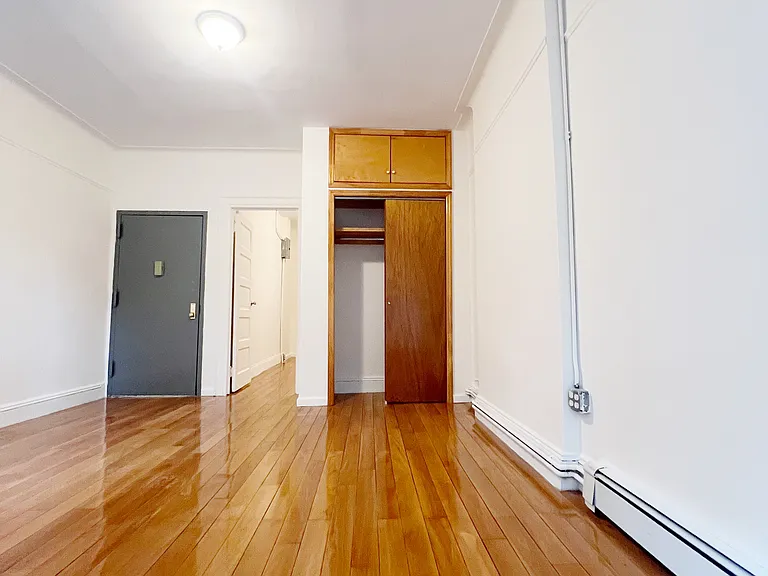 1704 Gates Ave #2R — Photo 6