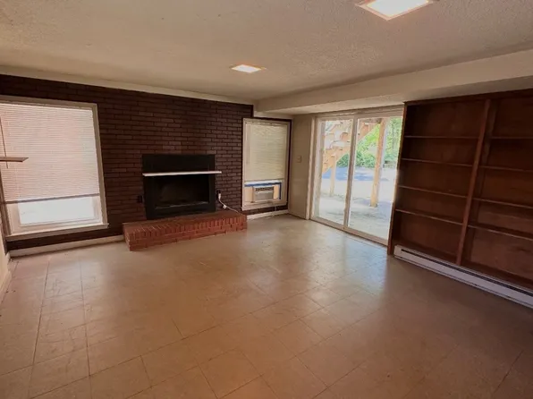 744 Crescent Dr APT 4, Reidsville, NC 27320