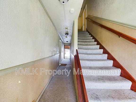 4th image of 5018 Winthrop Dr