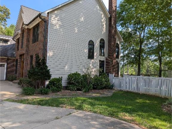 3rd image of 484 Chisholm Trl