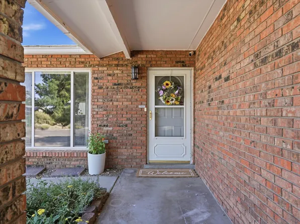 6621 Hensch Ave NE, Albuquerque, NM 87109