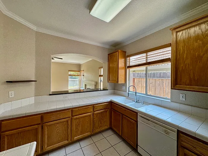1220 Arbor Dr — Photo 6