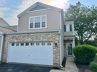 704 Meadowridge Dr, Aurora, IL 60504