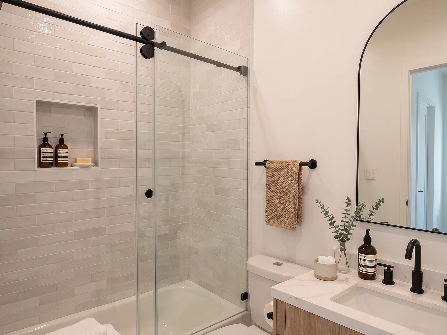 4 bed, $1,800 — Photo 3