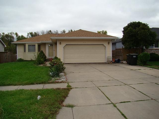 2nd image of 315 W Belmont Ave