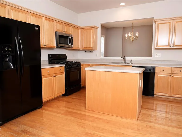 6335 Waveland Dr — Photo 5
