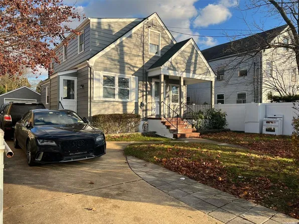 2251 Seamans Neck Road, Seaford, NY 11783
