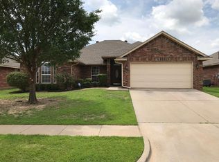1724 SW 32nd St, Moore, OK 73160